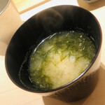 すが弥 - 鮨屋のお椀はウンマイ