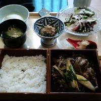 瓢嘻 西麻布店 - 牛すき煮定食 980円
