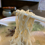 西新亭 - 豚骨ラーメン