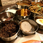 ダルバート食堂 - 年越しスペシャルダルバート 副菜エリア