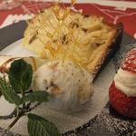 トラットリア 29 - 【クリスマスディナー】「パネットーネ」「パンナコッタ」「蜂蜜と胡桃のジェラート」：「パネットーネ」は、甘さ控えめ、オレンジの香りの素朴なお菓子♪