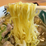 札幌ラーメンくまっ子 - 地鶏らーめん800円＋大盛100円の麺リフト