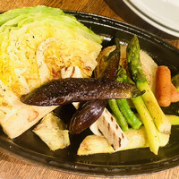 BISTRO FAVORI 代官山 - 焼き蒸しサラダ（これだけ大きい）