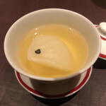 アカ - スープは塩豚ではなく塩は一切使わずイベリコベージョのハモンセラーノの品の良い塩分と深い旨味が溢れています♫その塩味と旨味がスペイン料理特有の味わいを久しぶりに呼び戻してくれました\( ˆoˆ )/