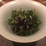 アカ - シェフが京都大原で採って来られるたっぷりのハーブと蕗の薹と太刀魚のフリットにアホ・ブランコを掛けて完成(^^)アホ・ブランコがドレッシングであり、ソースであり、最後はスープであり…良いですね♪