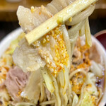 なぜ蕎麦にラー油を入れるのか。 - 【秋葉原店限定】「マシマシ温野菜の牛煮そば（並盛り）」