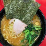 ラーメン 杉田家 - ラーメン かため多め 煮玉子はサービス✧︎