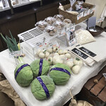 Ichimonji Udon - 店内で野菜販売