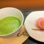 イオリカフェ - 笹屋伊織 季節の上生菓子とお抹茶
            (冬椿)