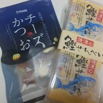 日本坂パーキングエリア（上リ） - チーズかつお、焼津の鰹せんべい
