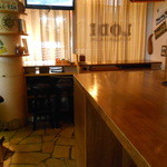 LODI - カウンター席　混んだら立ち飲み