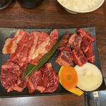 肉の館 羅生門 - 玉ねぎ、カボチャ、にんじんつき