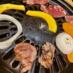 肉の館 羅生門 - タレにもつけます。