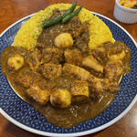 カレーの店 マボロシ - 【2021.12.30】ポーク(大辛)1100円+大盛り100円+うずら100円