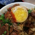 鳥良商店 - 更に持参したデスソースを加える