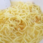 鳥良商店 - とりそばには持参したキャロライナリーバを加える