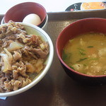 すき家 - 牛丼(中盛) とん汁たまごセット