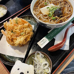 味奈登庵 - 年越 海鮮かき揚げ天ぷらそば Mixed Seafood and Vegetable Tempura Soba at Minato-an, Kannai South on New Year's Eve
