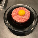 北海道焼肉 北うし - びえい和牛サーロインとろけるユッケ