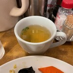 南海飯店 - やわらかい焼ソバのスープ