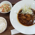 福岡フェザントカントリークラブ - まろやかカレーラーメン（ご飯、サラダ付き）