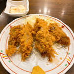巣鴨ときわ食堂 - 【2021年12月】カキフライ＠1,050円、タルタル＠80円。