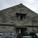 繭蔵 - "提携コインパークからの繭蔵"