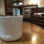 繭蔵 - "店内、お湯のみから見える・・・"