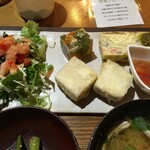 繭蔵 - "あげ出し豆腐の梅トマトあんかけ＆
      初秋の野菜の寒天寄せ＆じゃがいもとサーモンのキッシュ"