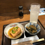 Nihonshu Ba- Kakuuchi - ゆずの酒・青唐みそちびきゅう・鮭の焼漬け
