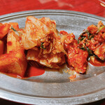 味楽苑 - キムチ盛り合わせ 900円