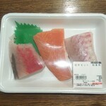 ディオ - カンパチ､サーモン､鯛刺身(短冊)セット (税抜)908円(2021.12.31)