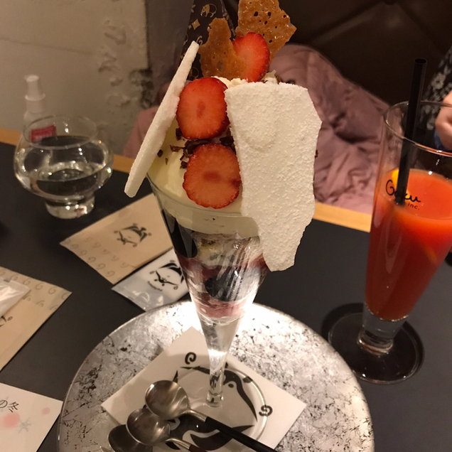 夜パフェ専門店 モモブクロ - 池袋/パフェ | 食べログ