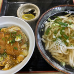 Otafuku Udon - かつとじ丼セット＝780円 税込
      (小うどん付)  ※画像は大盛り
      