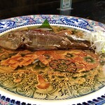 海鮮どんぶり亭 - 煮魚のホウボウ　お皿が直径35～40cm程はあります！