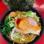 ラーメン 杉田家 - 野菜トッピング 卵サービス✧︎