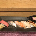 Tsukiji Magoemon - 天ぷらセット３３００円。お寿司。アジはとても美味しかったです（╹◡╹）