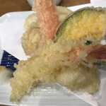 Tsukiji Magoemon - 天ぷらセット３３００円。揚げたての天ぷらは食欲を増進させますね。されなくてもありますが（笑）。それなりに美味しかったです(^｡^)