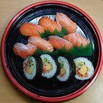 鮮すし - 魚屋さんのサーモン尽くし