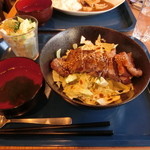 ど根性ホルモン - サーロインステーキ丼８００円