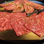 焼肉 牛猿 - 赤身モモ肉とツラミ