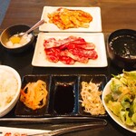 Bichou shichirin yakiniku gyuukura - カルビ定食  ￥980 トッピングホルモン  ￥460安くて美味しい！