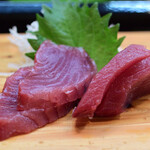 寿司・うなぎ 羽子吾 - カツオの刺身（ハーフ）