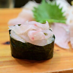 寿司・うなぎ 羽子吾 - ロウニンアジの軍艦巻