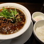 四川担担麺 阿吽 湯島本店 - 黒ごま担々麵＋半ライス・温玉\1040