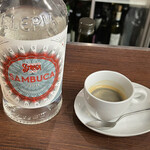 A e B - Sambucaとエスプレッソ