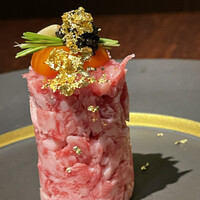 黒毛和牛焼肉 虎斑 北新地店 - 霜降り和牛とキャビアのユッケ