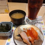 俺の魚を食ってみろ!!  - 先出し3品　ワカメ　味噌汁　黒烏龍茶