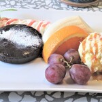 ResortKitchenLANAI - フォンダンショコラとフルーツ