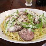 パスタの店 山猫軒 - ローストビーフとスモークチーズのカルボナーラです☆　2021-1222訪問